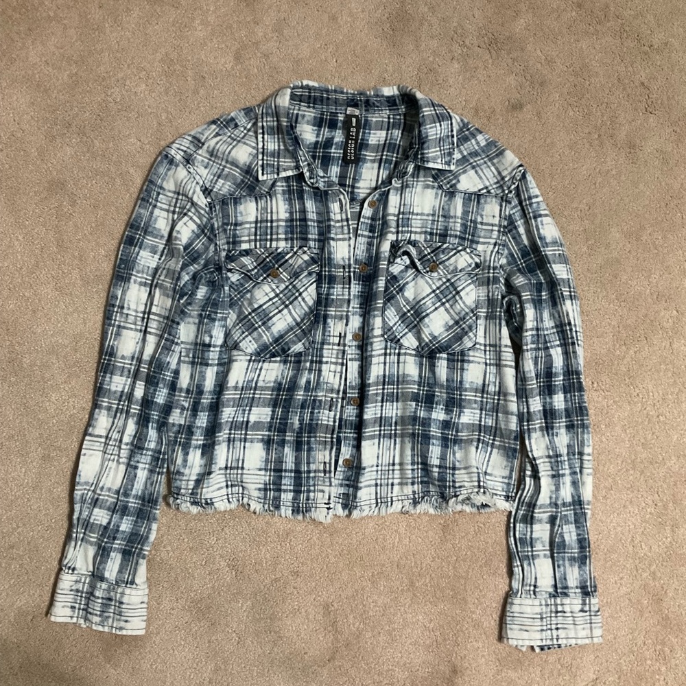 Design Lab cropped flannel, blue and white. Size Medium.